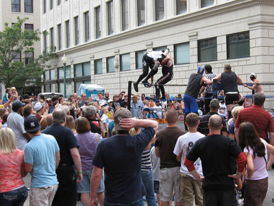 Feeble kneed DFZ maladroitly executes the spot.