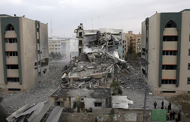 wrecked-building_1212811i
